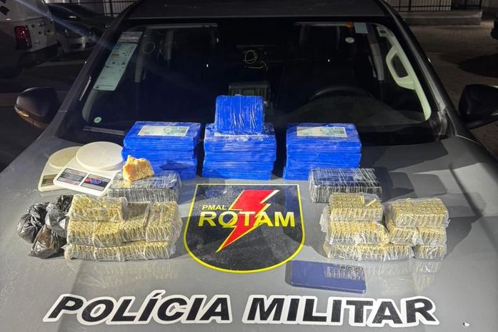 Mais de 10 kg de drogas e mil munições são apreendidos dentro de caminhão em Maceió