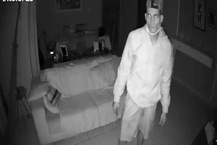 Imagens foram gravadas por câmeras instaladas no imóvel.