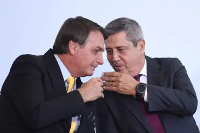 Bolsonaro e generais no banco dos réus