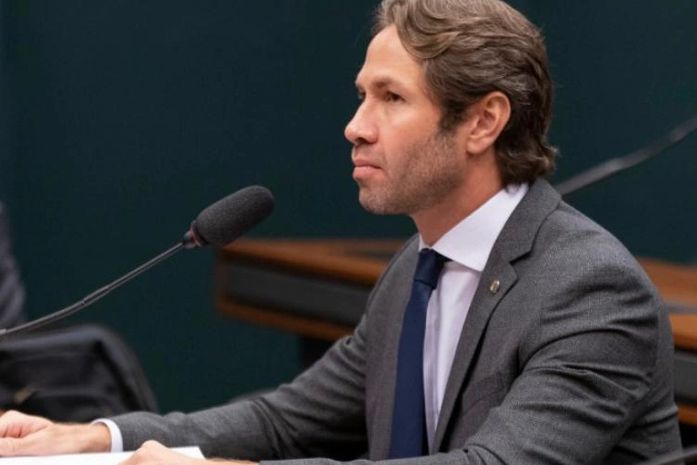 Pedro Vilela solicita urgência na votação do piso salarial nacional da enfermagem