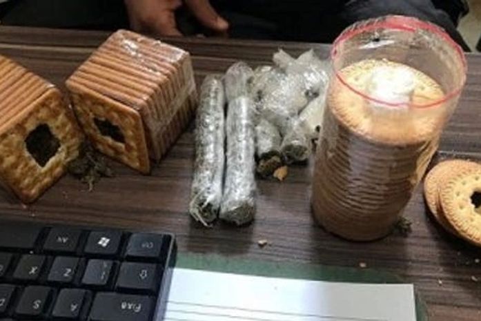 Mulher foi detida ao tentar entrar com drogas dentro de biscoitos, no Cadeião, em outubro do ano passado.