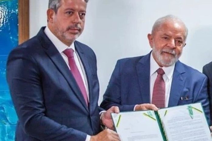 Lula entrega nova regra fiscal a Arthur Lira