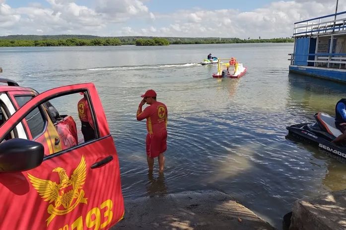 Familiares encontram corpo de criança de 12 anos que caiu de embarcação na Lagoa Mundaú