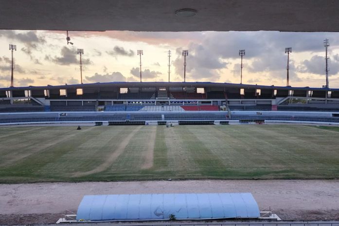 Governo de Alagoas inicia revitalização do gramado do Estádio Rei Pelé