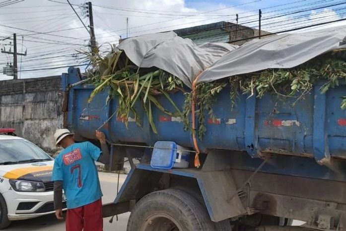 Condutores são autuados por descarte irregular de resíduos