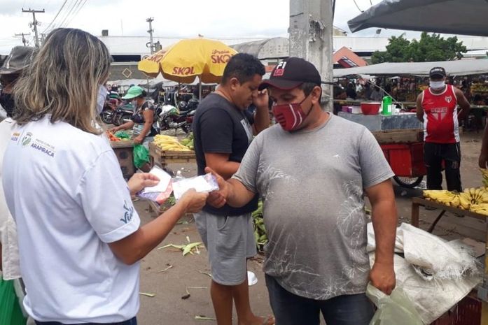 Ações educativas e distribuição de máscaras são intensificadas nas feiras livres de Arapiraca