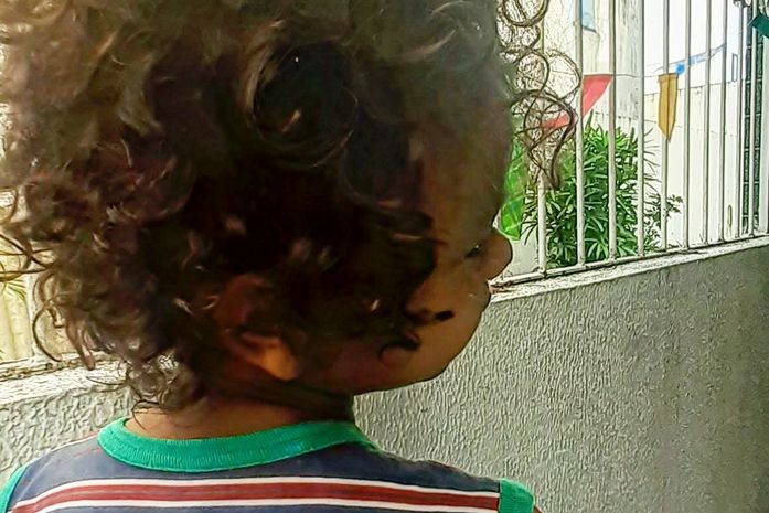 Arísia Barros, você sabia que no telefone da minha mãe tem o número do Espírito Santo?!- inquiriu o menino