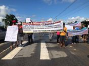 Com faixas, pescadores e marisqueiras protestaram