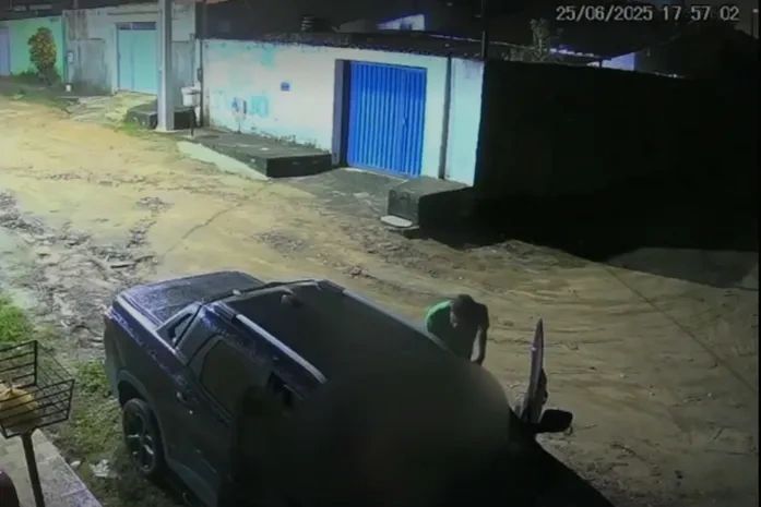 “Ele estava nos perseguindo”, afirma vítima após ter carro levado por criminoso armado no Benedito Bentes