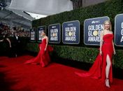 Atrizes Scarlett Johansson e Nicole Kidman no tapete vermelho do Globo de Ouro