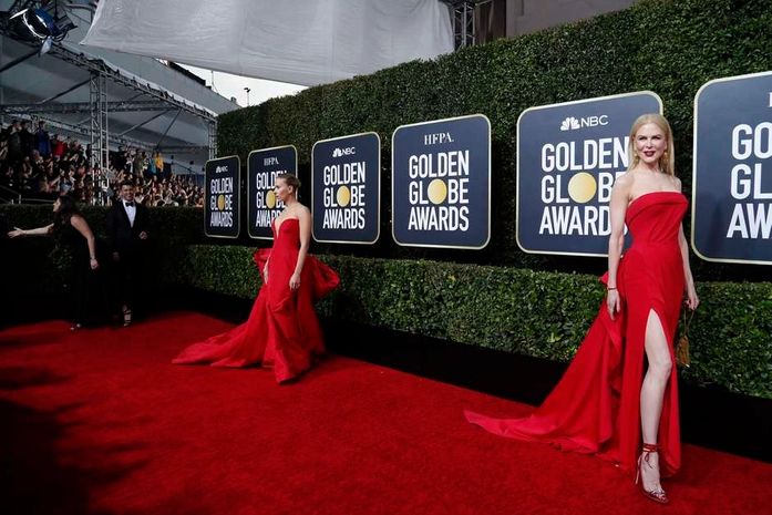 Atrizes Scarlett Johansson e Nicole Kidman no tapete vermelho do Globo de Ouro