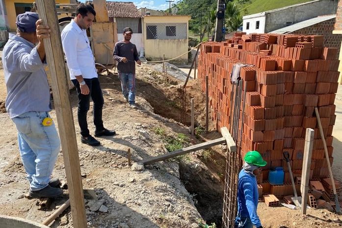 Prefeito de Santana do Mundaú vistoria obras do Centro Municipal de Educação Infantil Vivendo a Infância