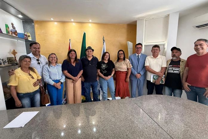 Ziane Costa anuncia reajuste salarial de 12% para a Educação e antecipa data-base em Delmiro Gouveia