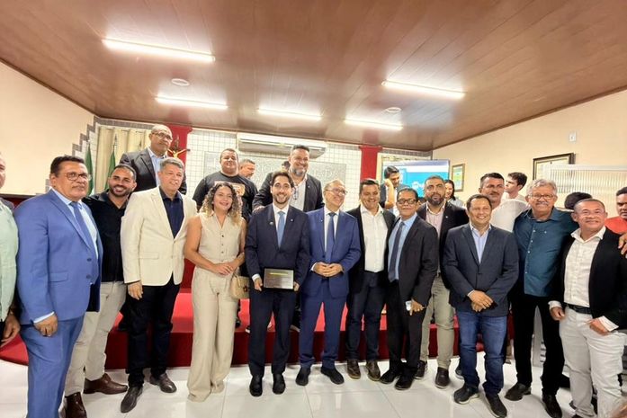 “Hoje me torno filho de Igreja Nova e sigo com o compromisso de trabalhar por todo o Baixo São Francisco”, diz Guilherme Lopes ao receber título de cidadão igrejanovense