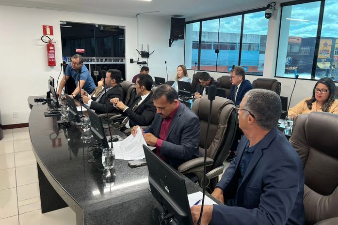 Câmara de Vereadores aprova reajuste de 11% para profissionais da educação em Delmiro Gouveia