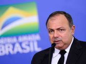 Recuperado de desidratação, ministro da Saúde recebe alta 