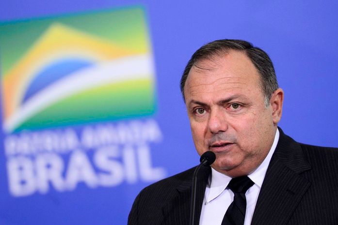 Recuperado de desidratação, ministro da Saúde recebe alta