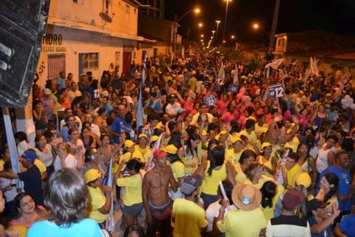 Caminhada de Jó Clemente leva milhares de pessoas às ruas