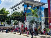 Cerca de mil integrantes do MST seguem acampados em frente ao Palácio contra despejos de famílias