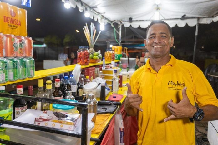 Prefeito JHC isenta ambulantes de taxa para trabalhar no São João