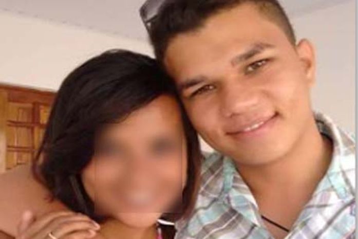 José Wanderson dos Santos, de 19 anos, e sua noiva.