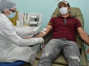 Voluntário deve estar saudável e usando máscara para doar sangue.
