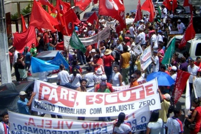 Protesto da CUT, em 2009, cobra reajuste para servidores estaduais