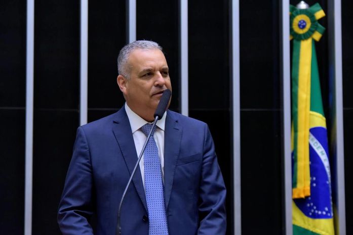 Alfredo Gaspar propõe projeto que permite instalação de cabine blindada para motorista de táxi ou aplicativo