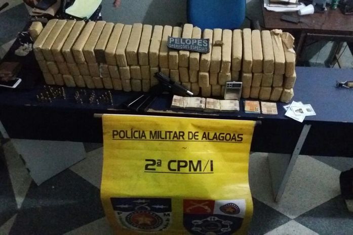 Após perseguição, polícia prende dois e apreende 50 kg de maconha
