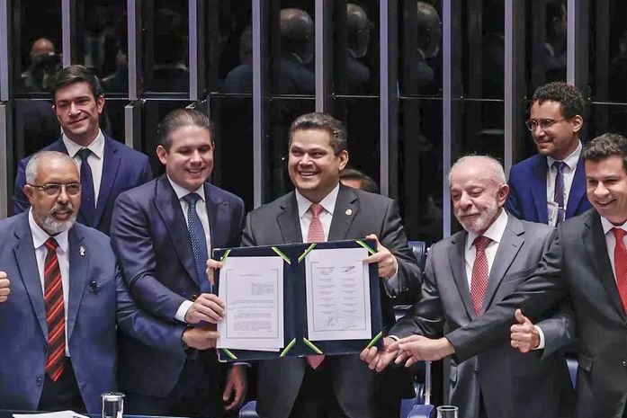 Congresso promulga emenda do fim da 6x1; escala 5x2 começa em 60 dias