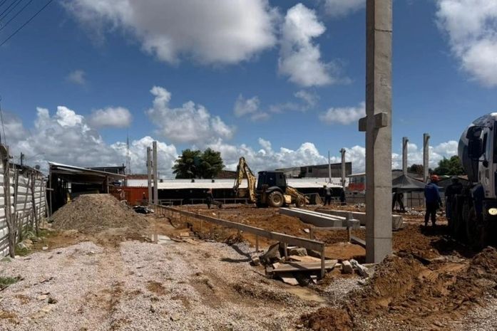 Prefeitura inicia fixação dos pilares do novo mercado público do Jacintinho