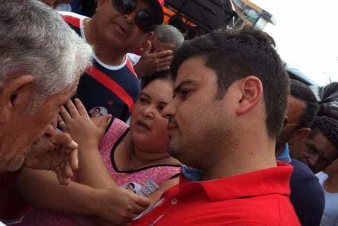 Deputado Jairzinho cuidando do seu povo