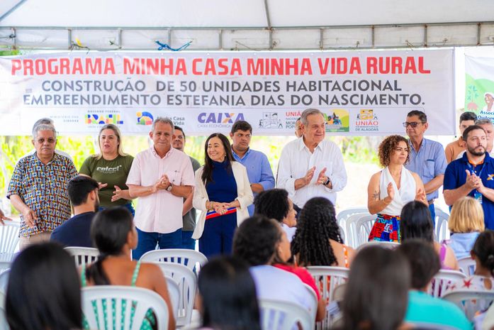Ronaldo Lessa participa da entrega de casas a quilombolas em Dois Riachos