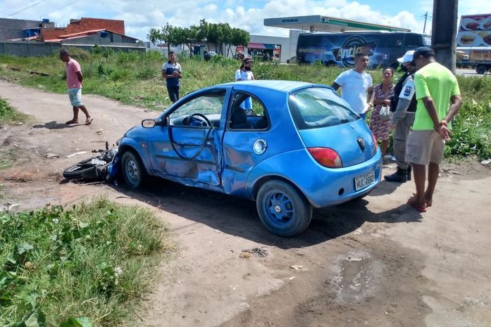 Colisão entre carro e moto deixa uma pessoa ferida na AL-215