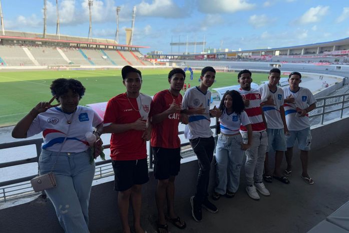 Esporte e Lazer promove ação e leva alunos de Escola da Rede Estadual ao Rei Pelé