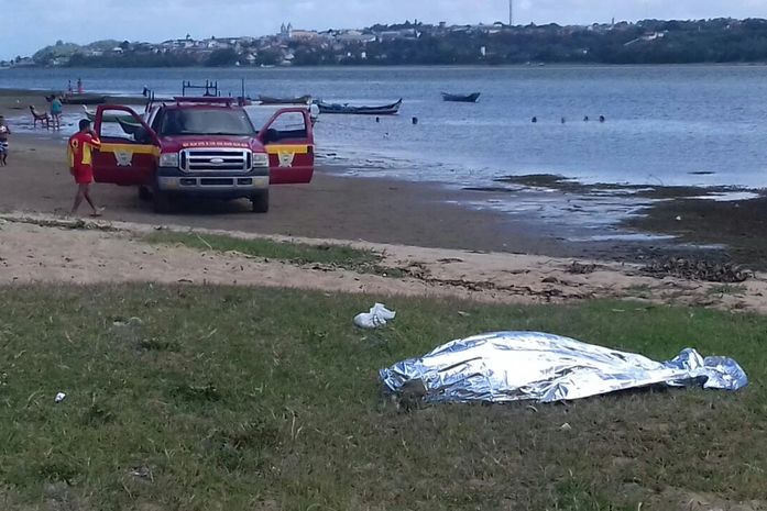 Bombeiros são acionados para recolher corpo no São Francisco