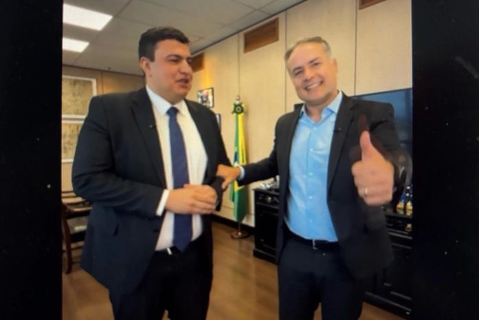Prefeito se alia com Renan Filho e recebe promessa de grana federal para construção de estádio de futebol