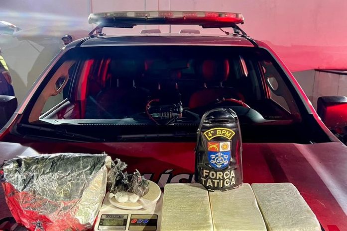 PM apreende mais de 3kg de cocaína em casa abandonada no Village Campestre, em Maceió