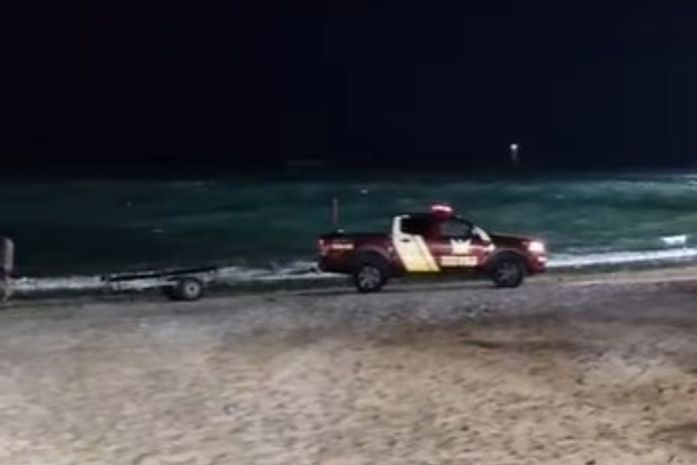 PC investiga naufrágio de embarcação na Ponta Verde; proprietário fugiu após o acidente