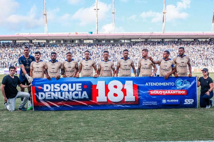 Equipe do canal de denúncias da SSP exibiu faixa com informações sobre o serviço Disque-denúncia que é oferecido para toda a população alagoana