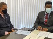 Pró-reior de Extensão, Clayton Santos e o secretário Paulo Roberto, em Brasília