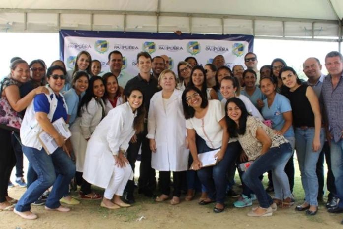 Prefeito Haroldo Nascimento e equipe do Prefeitura no bairro: Bambuluá