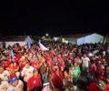 FORÇA DO POVO: Multidão toma as ruas de Olho d'Água do Casado em grande caminhada do Grupo Chico Bezerra e do Zé da Emater.