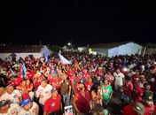 FORÇA DO POVO: Multidão toma as ruas de Olho d'Água do Casado em grande caminhada do Grupo Chico Bezerra e do Zé da Emater.