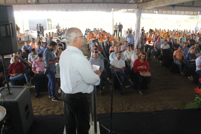 Prefeito Rogério Teófilo visita inicio das obras para implantação da mineradora Vale Verde