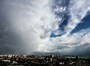 Tempo instável com previsão de chuva