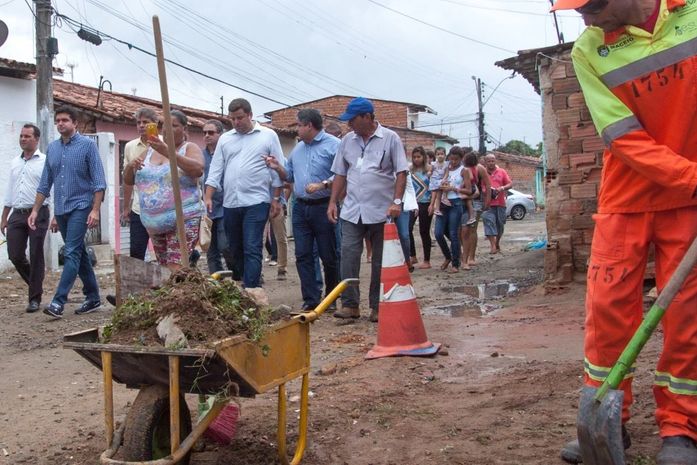 Rui vistoriou obras na Comunidade Beira Rio
