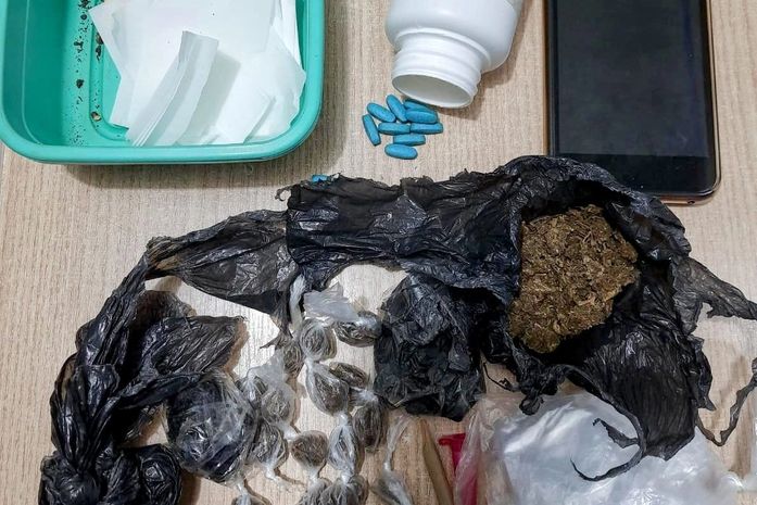 Jovem de 18 anos é detido após ser flagrado com drogas no quarto em Rio Largo