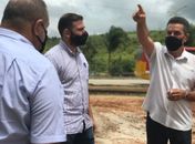 Prefeito Neno Freitas visita área onde serão construídos dois equipamentos de lazer para a população