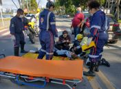 Colisão envolvendo carro e moto deixa uma pessoa ferida na Ponta Verde